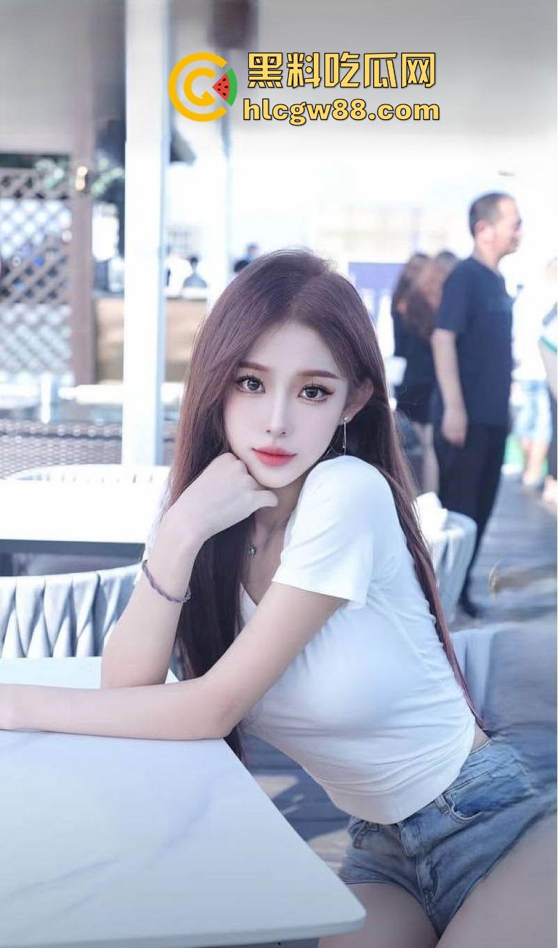 抖音高颜值网红【sakura】不雅自拍流出 立着女同人设约炮不同男人 粉嫩酮体爆炸身材看的欲罢不能!-2