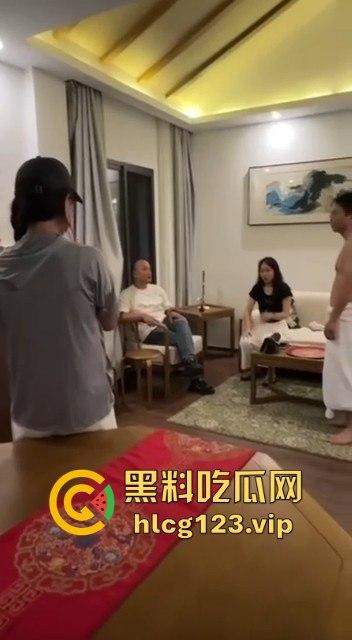 捉奸现场！酒店开房被老婆带家人逮个正着，这预定信息发给老婆是自首吗？-10