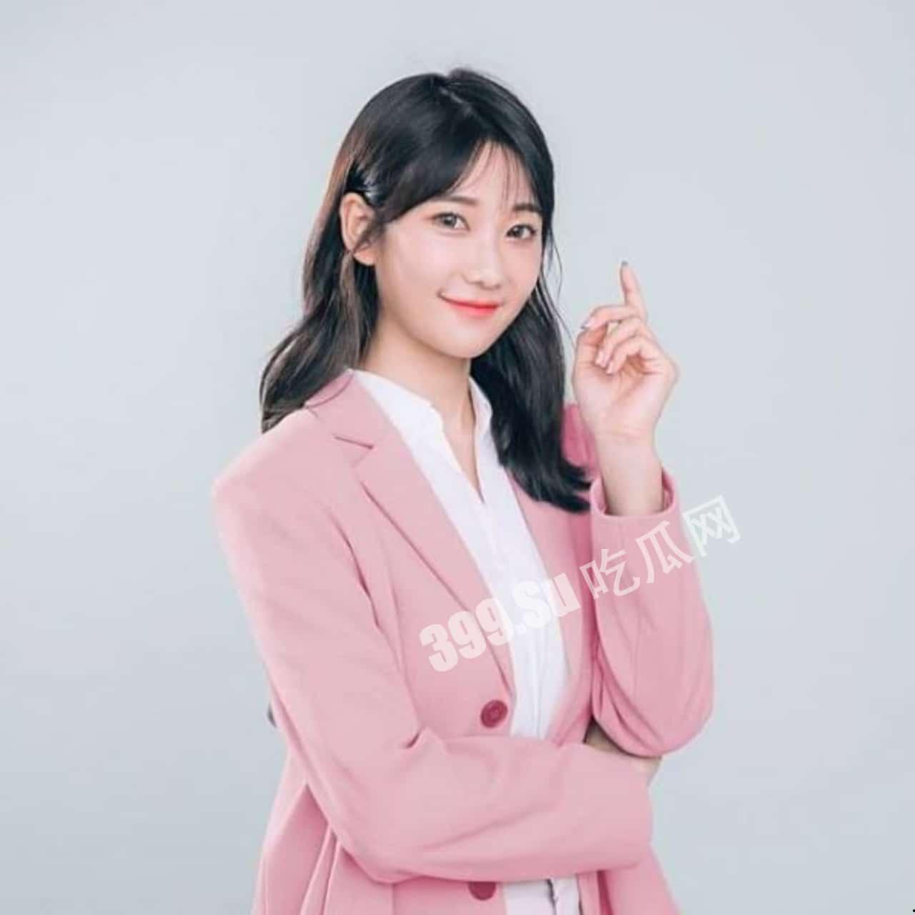 台湾 YouTuber 爱莉莎莎 坐拥123万粉丝油管人气主播爱莉莎莎今日在一场温泉直播走光露点上热搜-8