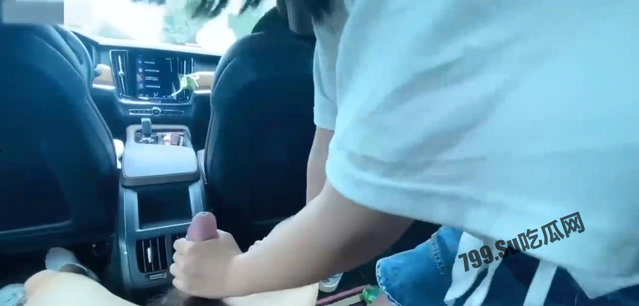 兄妹乱伦 开学季哥哥送妹妹去郊外大学城上学 条件就是干一炮 妹妹无奈与哥哥车震-2