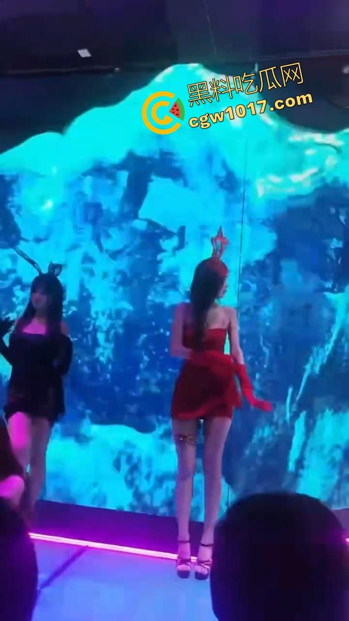 近期刷爆网络的广州成人展来啦!各种刑具成人用品花样多多,极品模特上演情趣诱惑,真是宅男的梦想啊!-5