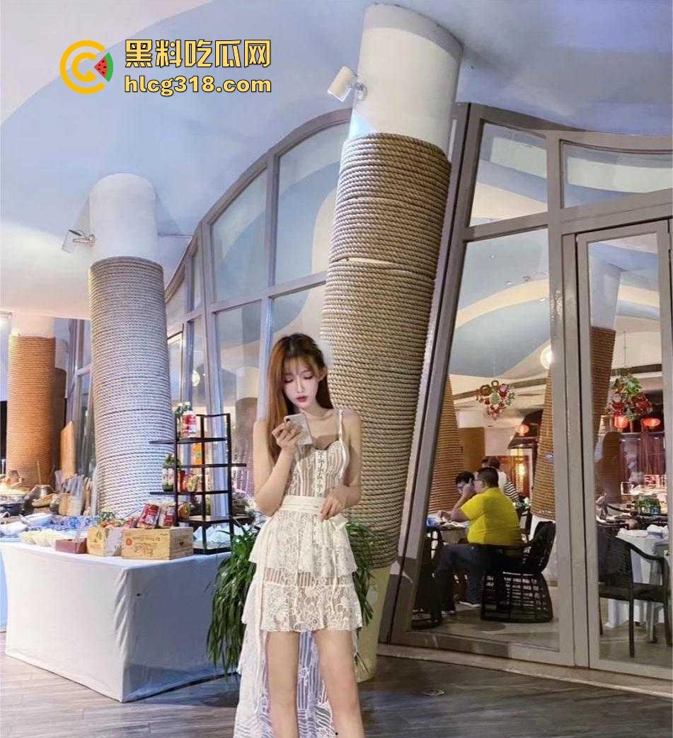 约炮高颜值女大，喜欢被舔容易高潮喷水，淫荡反差小骚货，满口淫话花式猛操，全程高能！-4