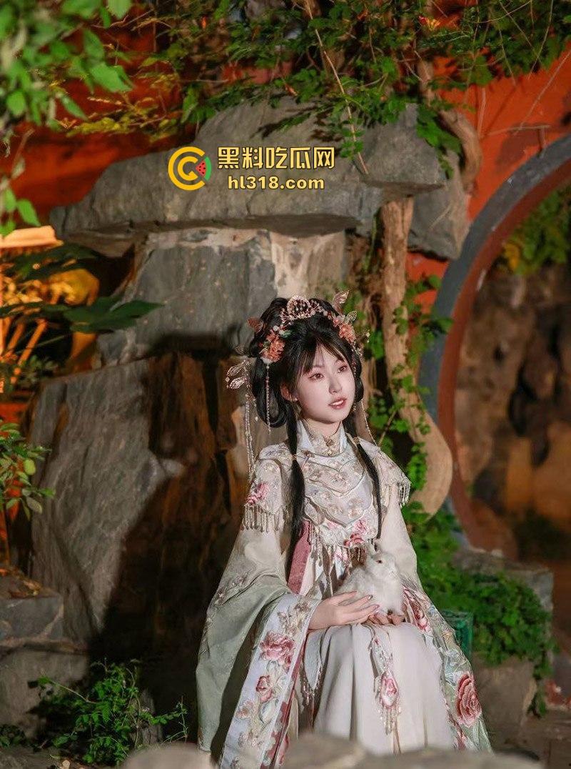 宁波大学【李鸣鸣】文艺眼镜妹揉穴自慰，反差蝴蝶逼惊喜见人，甜美呻吟诱惑无比，裸聊视频被曝光！-3