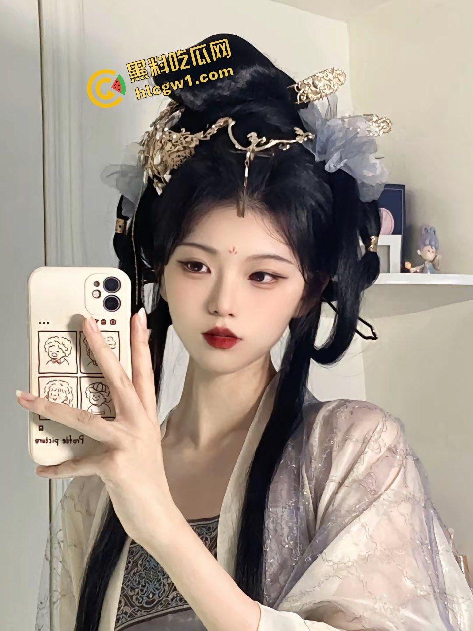 抖音古风清纯嫩妹『言子喜欢纸片人』剧情设定极致反差 美妆只为伺候大哥 独家曝光！-4