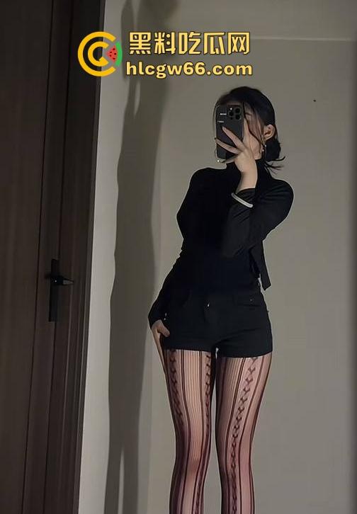 抖音网红【我是OU】约炮金主视频泄露 魔鬼身材令人垂涎欲滴 抓奶抽插让你大饱眼福!-5