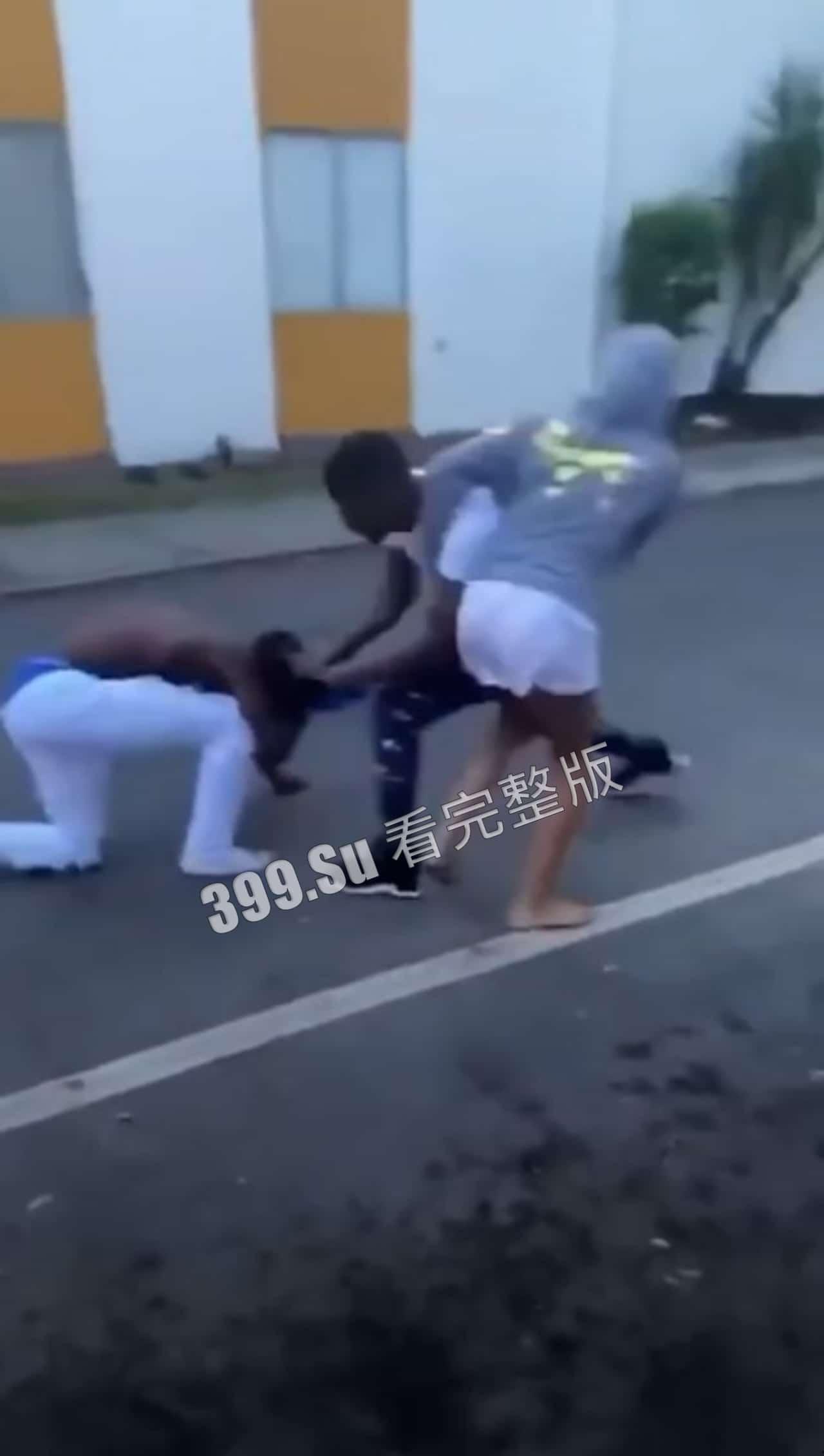 枪支 暴力 自由  国外年轻人身体就是好，倒头就睡-6