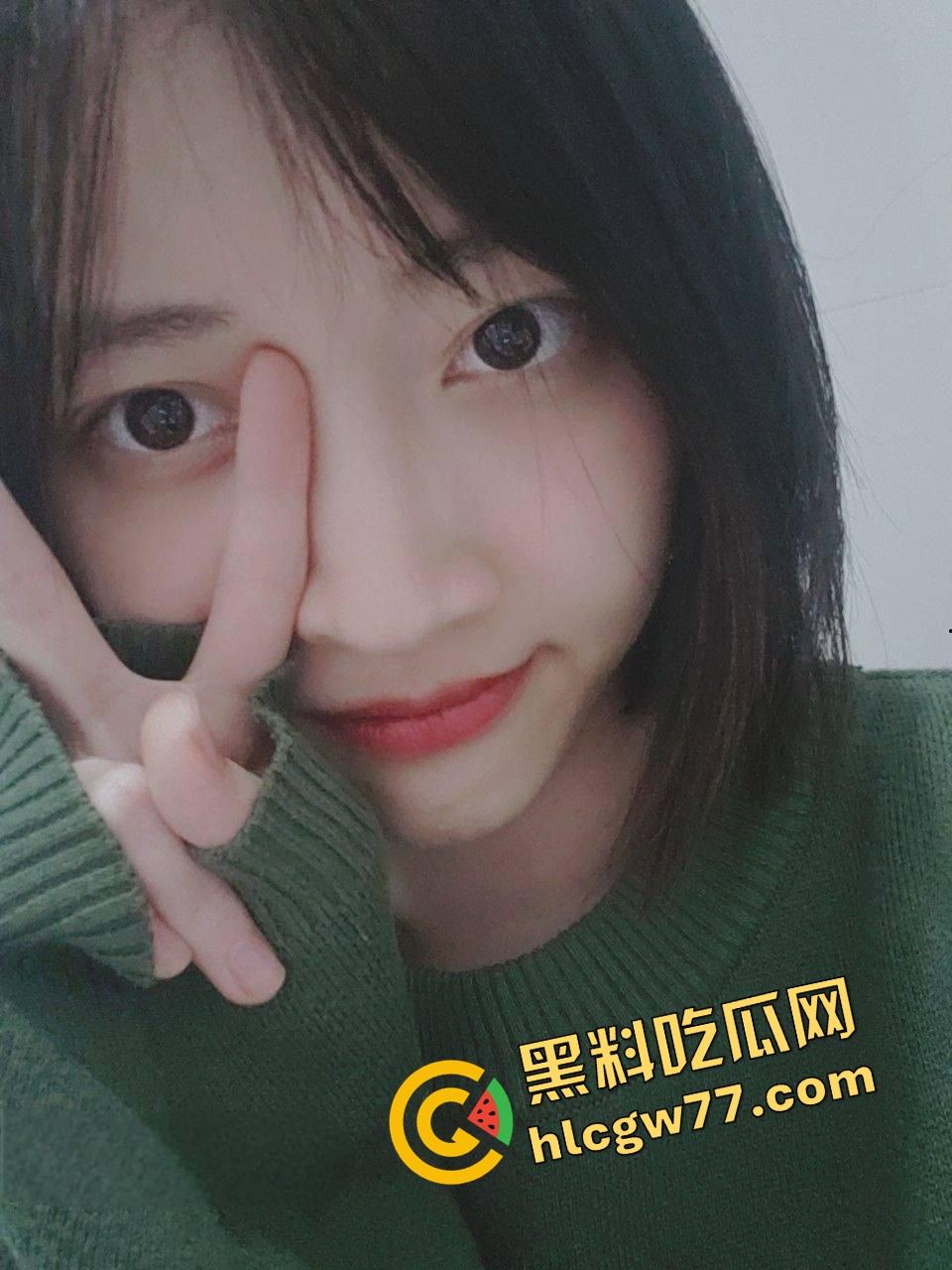 陕西西安交通大学『陈珂』被前男友爆料形象全靠演,做爱自拍舔屌求操,小逼黑得像煤球!-1