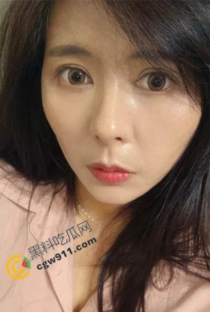 海角大神趁父亲工地加班,猛虐D杯巨乳母亲,肥臀淫水横流,呻吟失控至,爆操骚穴失禁-3