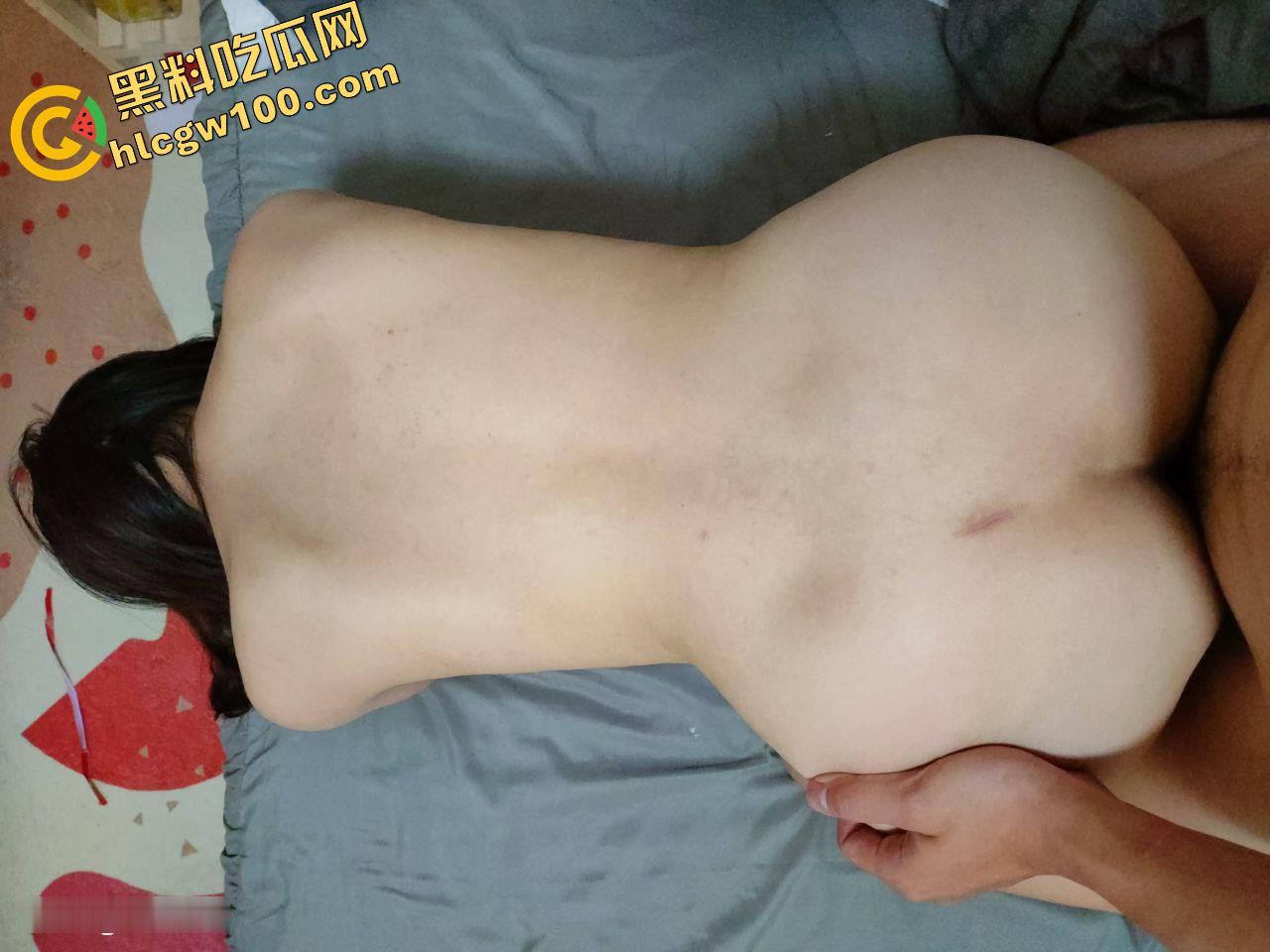 广西母狗【林楠楠】婚后出轨，钟爱女上后入，主打一个一插到底，被操到喷尿射一屁股-25