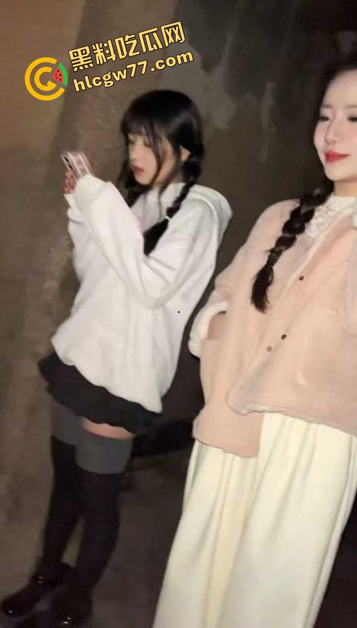 广东某城中村惊现200元极品骚花 牛奶白皮长腿女神 丝袜高跟骑到床板快断 颜值完爆高端外围！-6