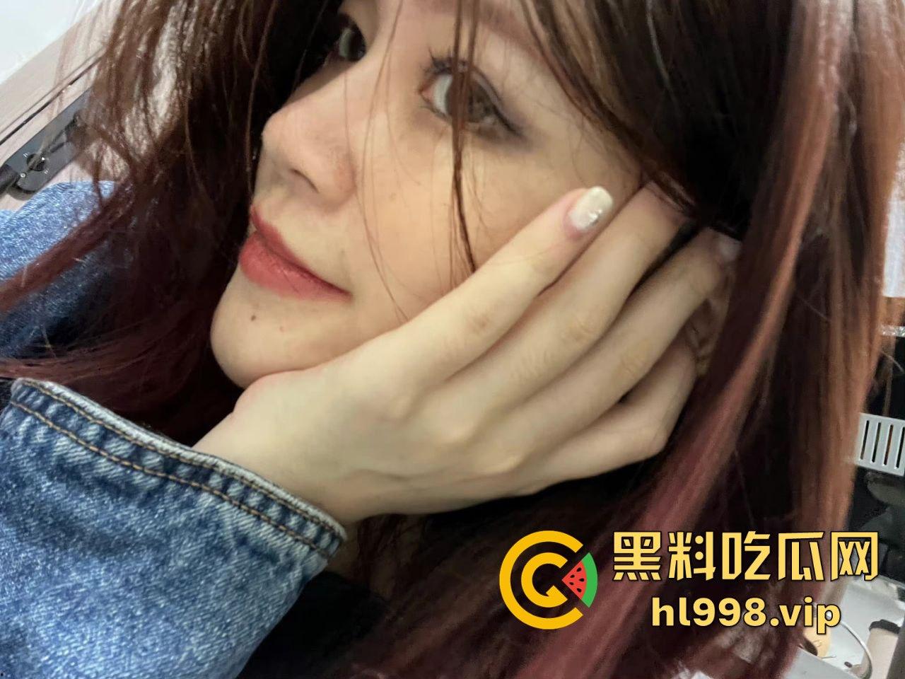 抖音主播【楽涩】国内装乖，国外推特玩骚！奶子逼全给看，找大哥卖逼毫不遮掩！-5