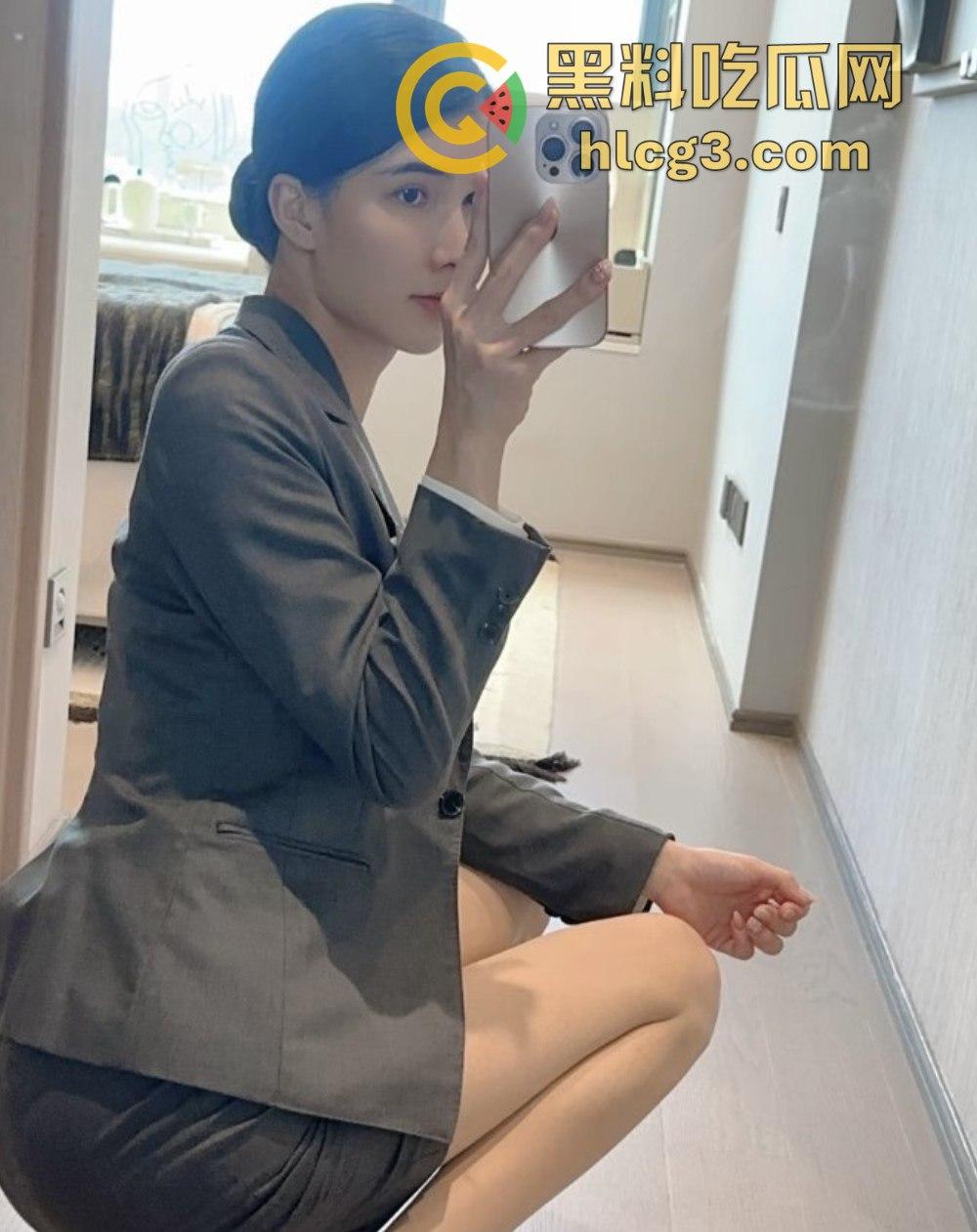 快手网红空姐少妇『是邹琳吖』空姐制服诱惑！露点露脸啪啪自慰私拍视频合集曝光！-3