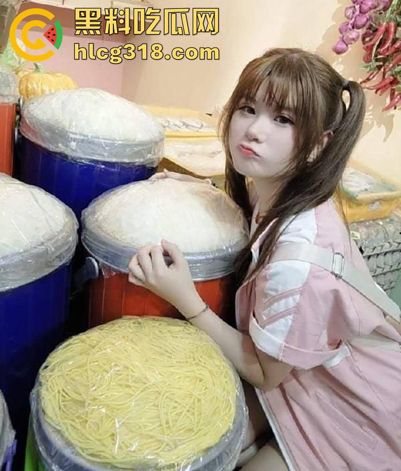 绿你的不一定是兄弟,也可能是你爸!湖南师范学院【徐晓筱】,被男友父亲拿下,贪恋大屌疯狂吃鸡!-1