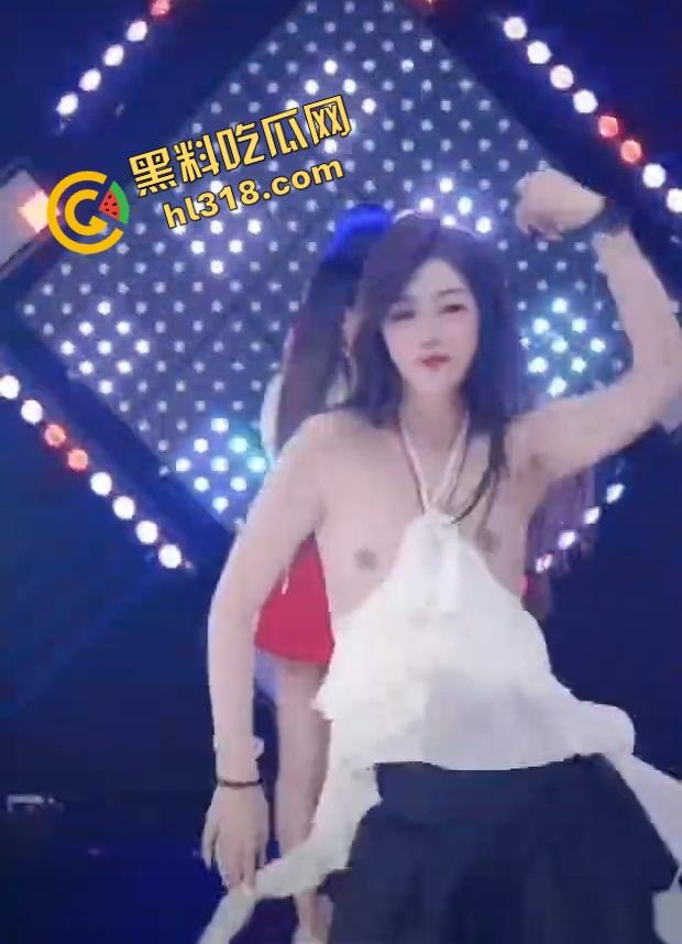 抖音团播跳舞激情过头，女主播衣服掉了俩奶子全露，自己还跳得贼开心，直播间直接封号！-9