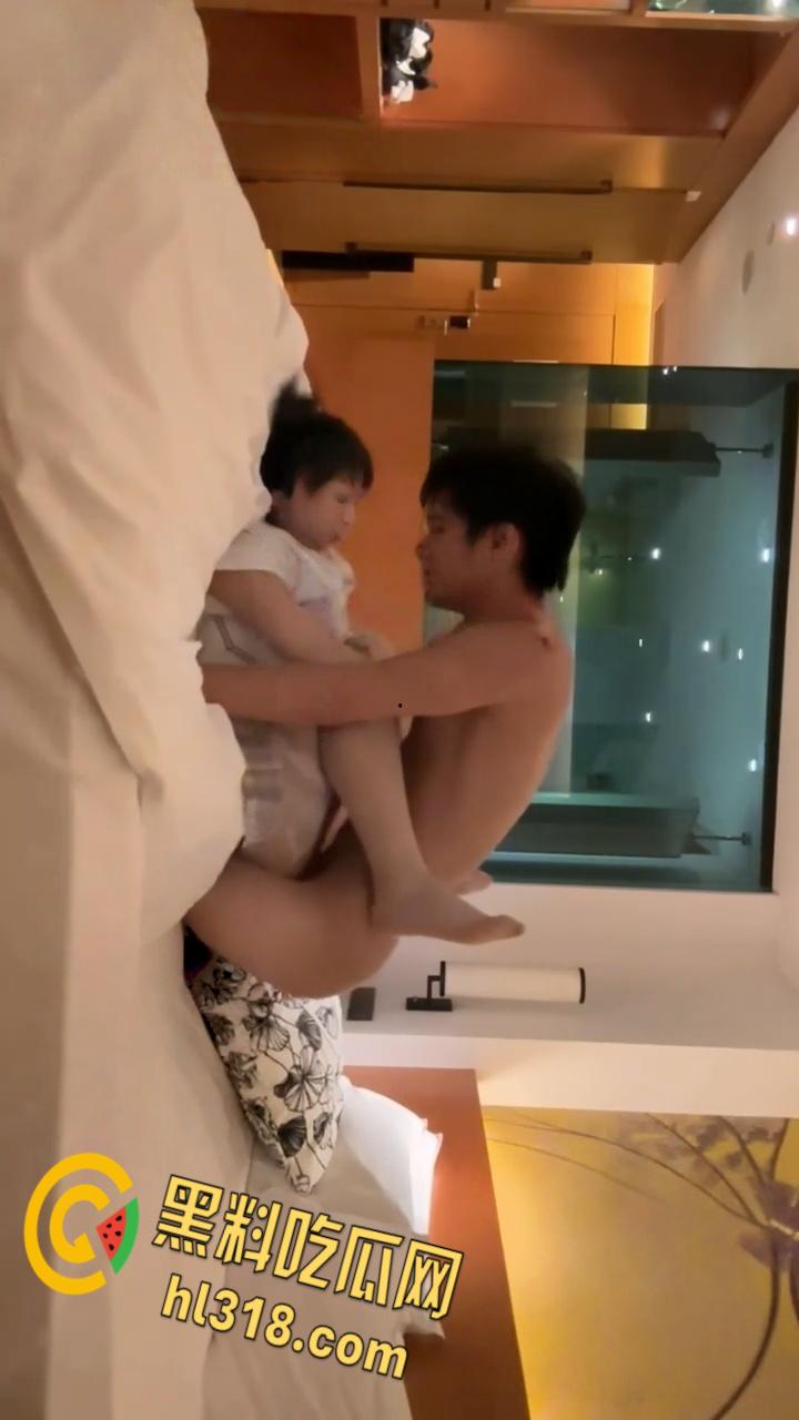 推特清纯女大【旖可小罗老师】,全身写满淫语教室狗趴,宿舍玩跳蛋娇喘连连,窗帘也挡不住小穴流水声-7