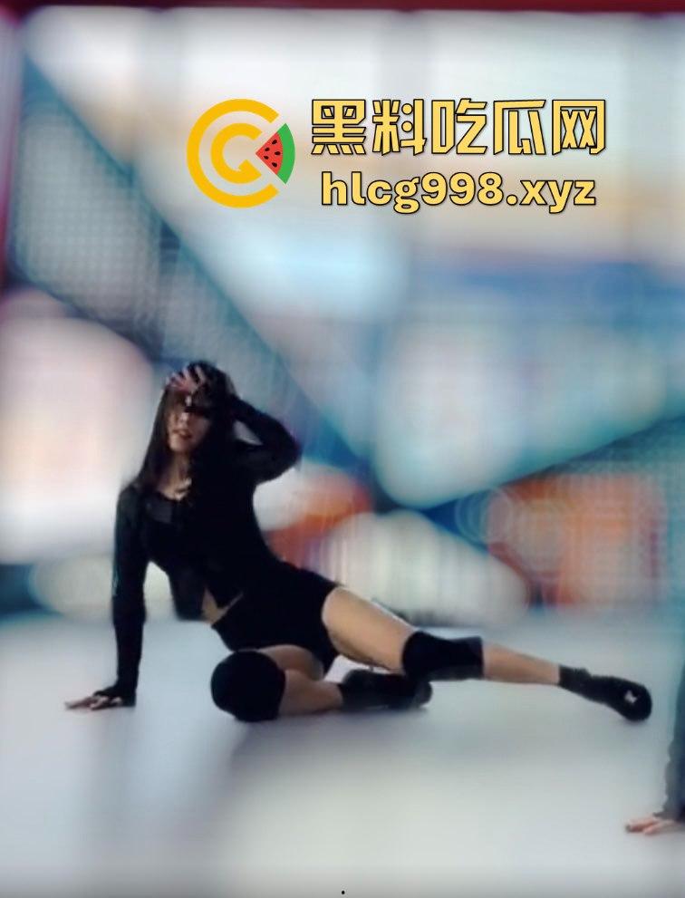 绿帽男的终极享受！娇妻变成骚贱小母狗，撅着屁股被后入，聊天记录堪称变态！-2