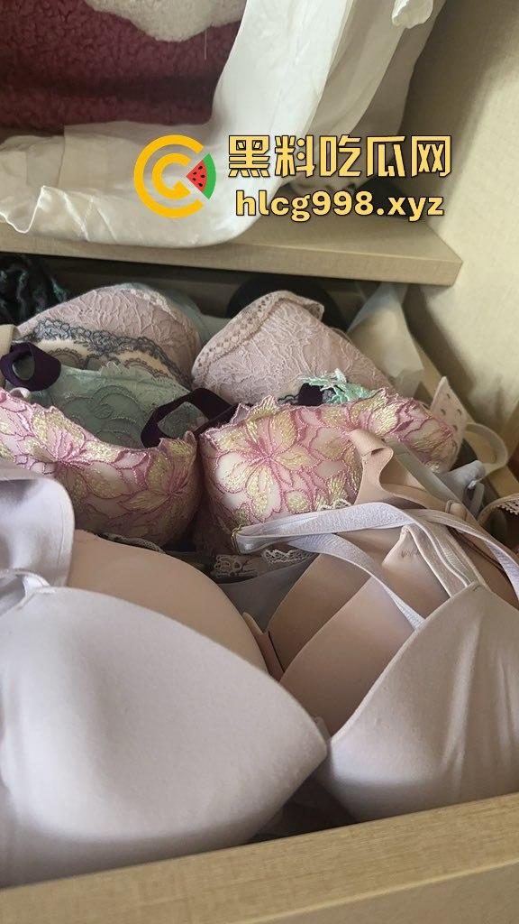 绿帽男的终极享受！娇妻变成骚贱小母狗，撅着屁股被后入，聊天记录堪称变态！-5