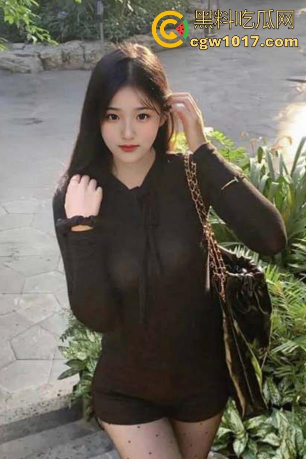 海角乱伦!周末女儿带着闺蜜来家里做客,午睡时间当着女儿闺蜜内射了她,又一次的让女儿吃药心里内疚无比!-1