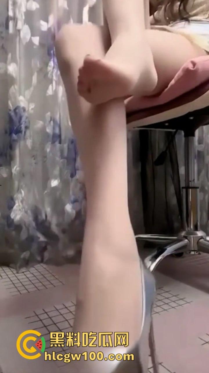 快手38万粉网红【兰兰女神】金主重金定制视频泄密！超美大长腿 情趣淫声勾引 诱惑拉满-9