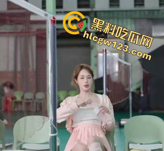 巨乳BBW白虎妹体育馆打完球就开操?虎啸龙吟响彻羽毛球馆,肌肉猛男操到高潮突然泄力!-1