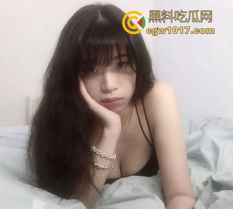 江南大学反差女大【谢晓芸】性爱视频流出，清纯学妹露脸口交挑逗无度，后入时肥臀高撅学长猛怼，简直淫靡至极！-1