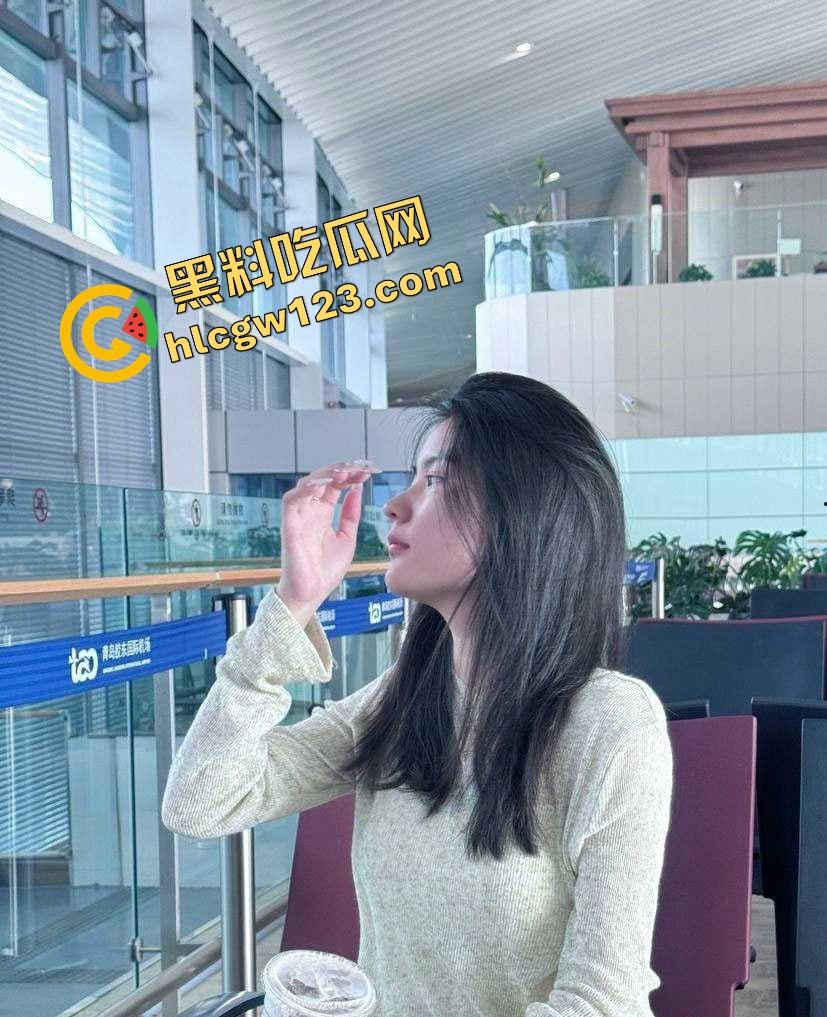 青岛极品幼师露脸抠逼泄露，讲完童话回家自慰表情媚到不行，骚到像开了九次房后再爱一次的脸！-3