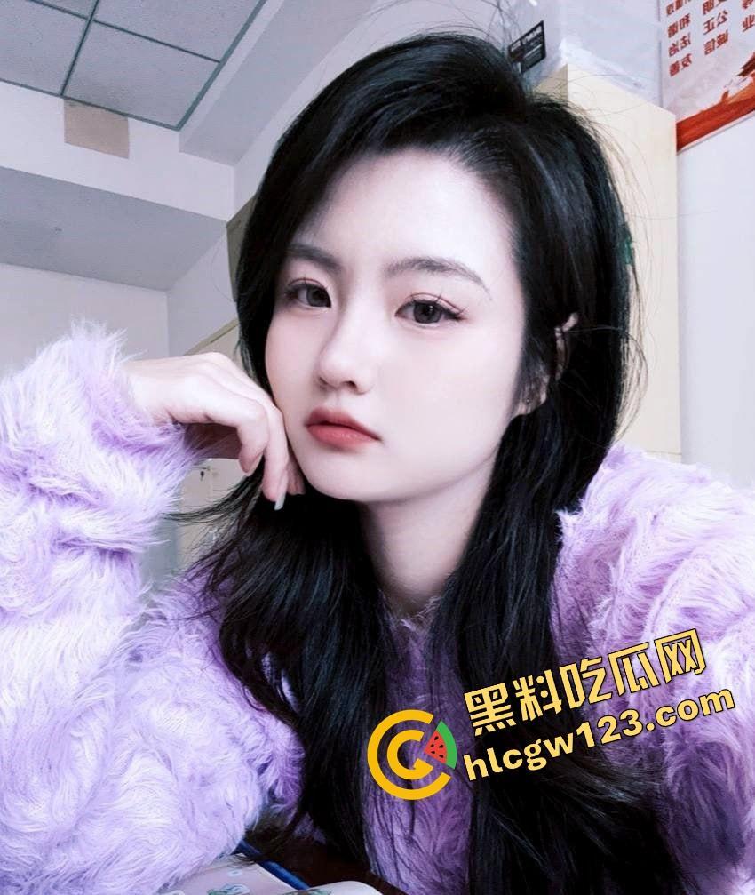 青岛极品幼师露脸抠逼泄露，讲完童话回家自慰表情媚到不行，骚到像开了九次房后再爱一次的脸！-7