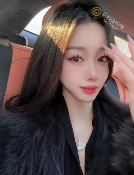 抖音账号恩恩恩宝大尺度爆料!为博礼物竟自拍做爱露点视频!-3