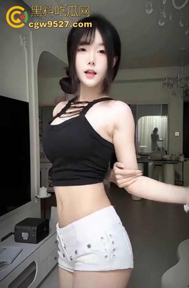 快手可爱网红【小曦】福利私拍曝光，清纯反差骚逼，揉胸扣逼淫荡无比，完美女神被调教成淫骚小母狗！-4