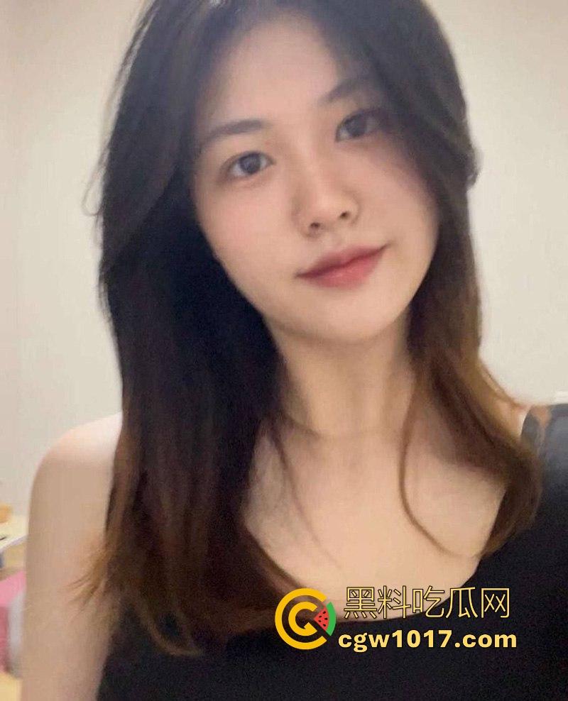 高颜值反差淫荡学生妹，约炮大屌猛男，露脸深喉吞大屌，榨干金主每一滴快感，引爆无尽快感！-1