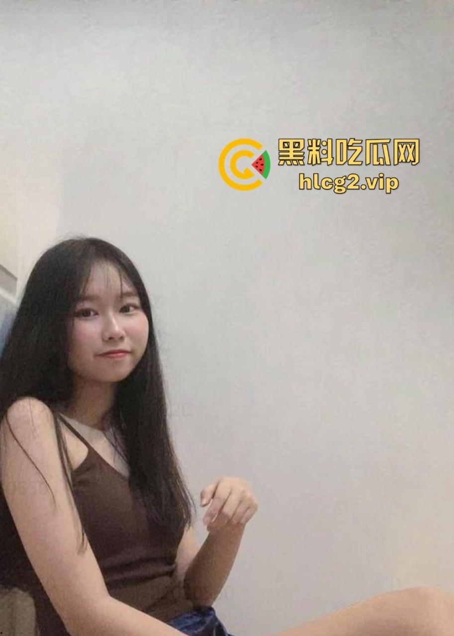 闺蜜大爆料！高颜值女神钱忆彤自拍视频泄出，白虎馒头穴和修长美腿让人欲罢不能！-5