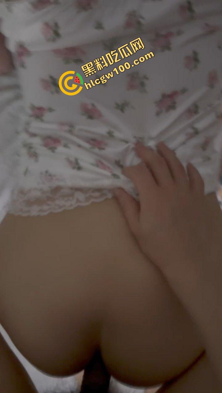 福建莆田反差婊骚鸡粉逼炮友『杨颖妮』日常记录爆操母狗 淫荡做爱舔逼遭泄密!原创独家流出!-5