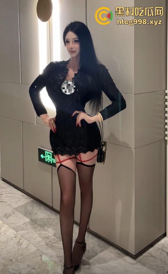 抖音网红【顾灵曦】翻车！全身科技制造，300块加微信，卖衣服是假，给钱就能草！-12