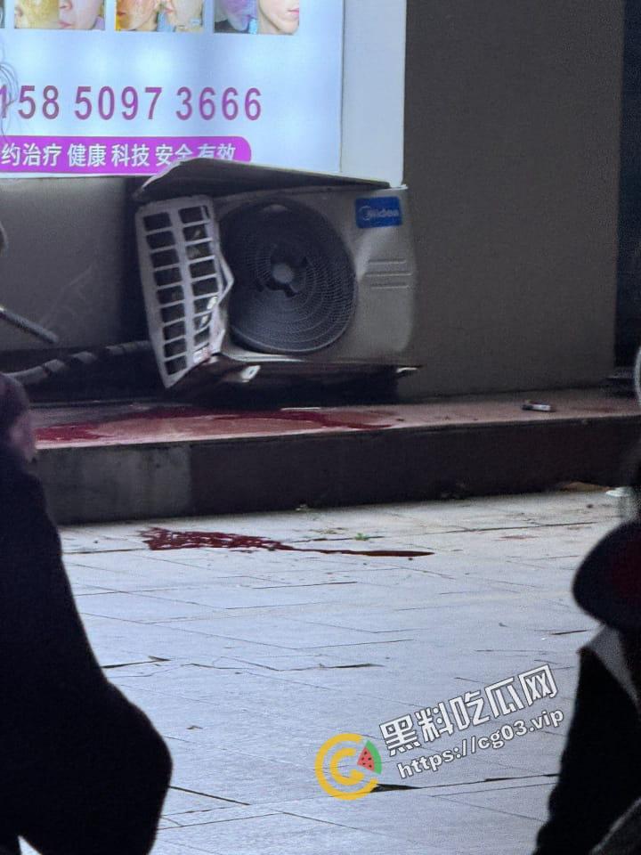 网传 小两口吵架 男的开车把女的撞死了-6