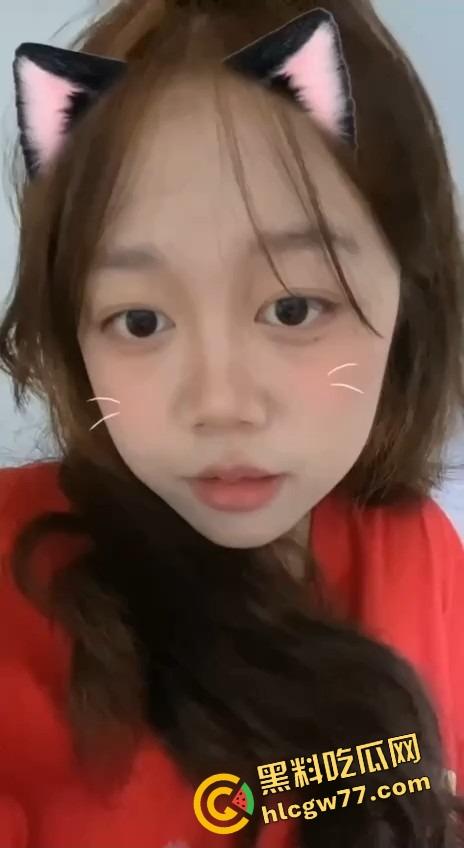 刚毕业就这么放得开？青岛小情侣酒店大战，男友颜射全吞光，还要拉闺蜜来3P！-2