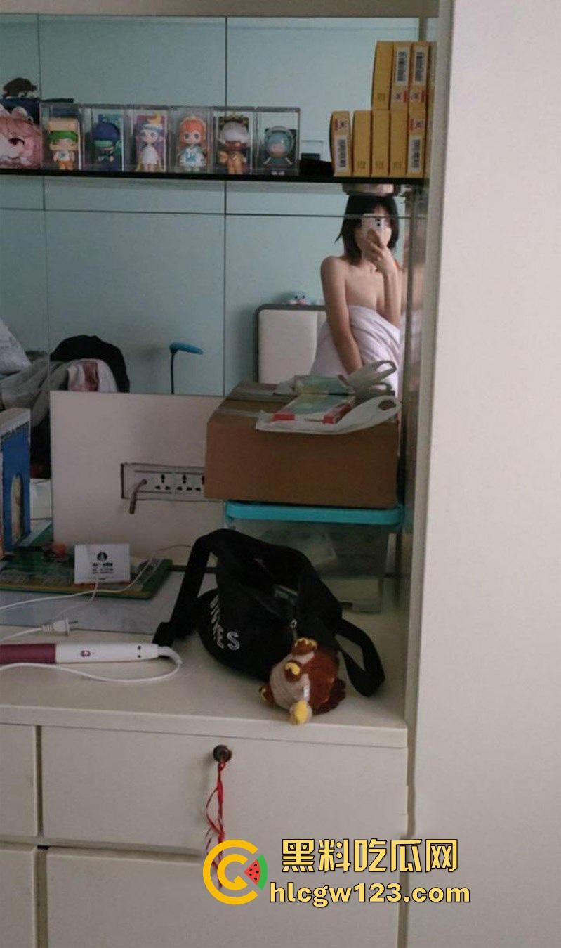 广西师范大学经济系学妹【范陈辰】清纯小coser三天被炮友拿下 酒店开房视频流出 娇嫩身躯被按压在床上猛插!-6