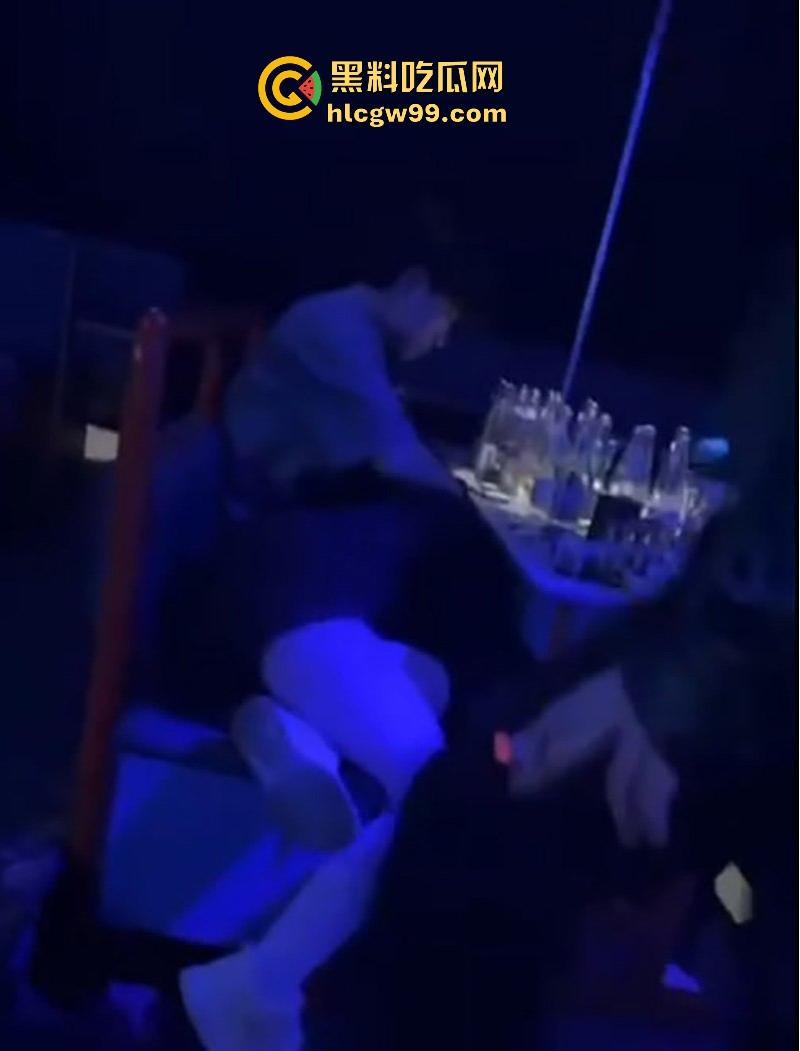 盘锦布车酒吧do爱瓜辽油三高【王庸昊】酒吧做爱 监控下两人无惧羞涩 不雅视频全网疯传！-12