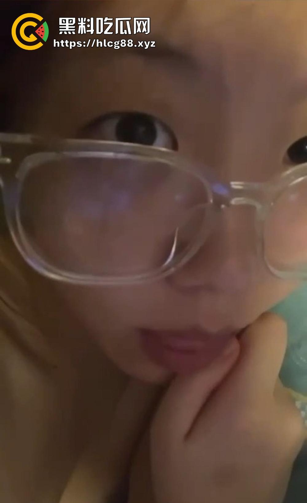 山西网恋骚货『李甜馨』奔现露真身，眼镜婊线上发浪照勾魂，线下操翻反差逼，让她跪喊爸爸！-3