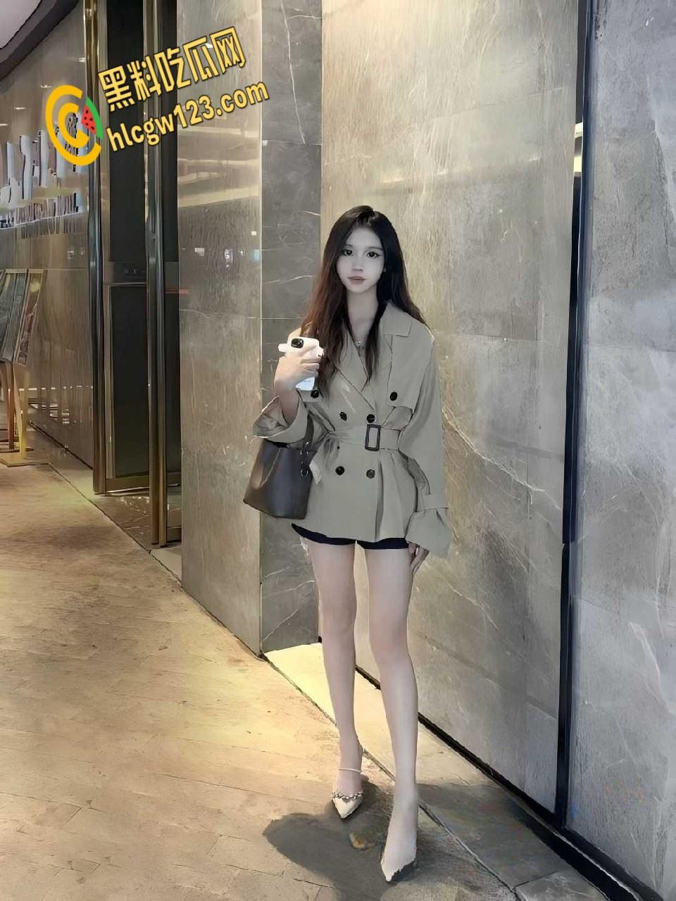 富二代约炮模特【fKabuto】，22岁小模特伴游几天下来操爽了，小穴被干的肿起来!-3