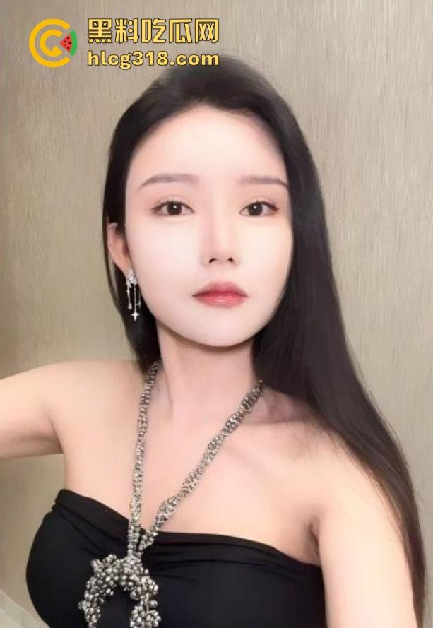 海角大神【会喷水亲姐姐】喝下最强壮阳秘方，把巨乳骚姐操到狂喷水，肉棒如铁棍般把逼干肿！-1