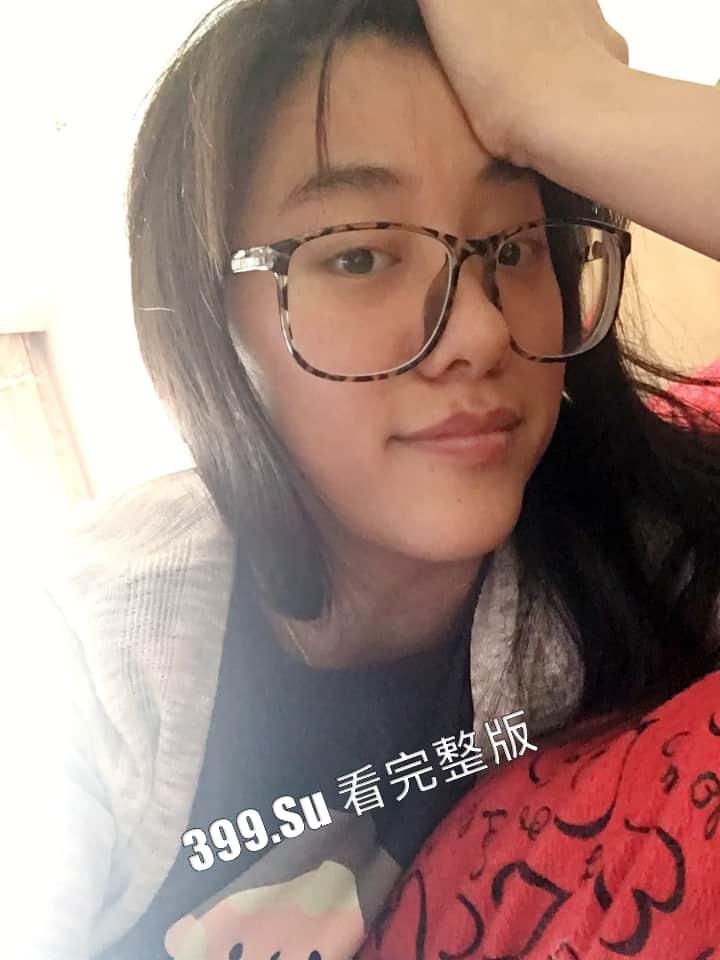 露脸轻熟女 #陆丽 海量自拍32v流出 十个眼镜九个骚 被操时还在和员工打电话 克制着不敢叫床 很刺激很反差 配合情郎喜好各种制服-1