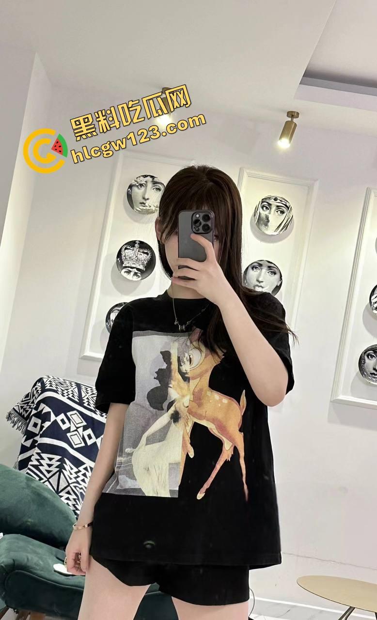 青岛女神【吴雯】表面名媛，私下跪舔金主深喉泪崩，她的喉咙比逼还紧，跪舔的模样比站着还贱！-2