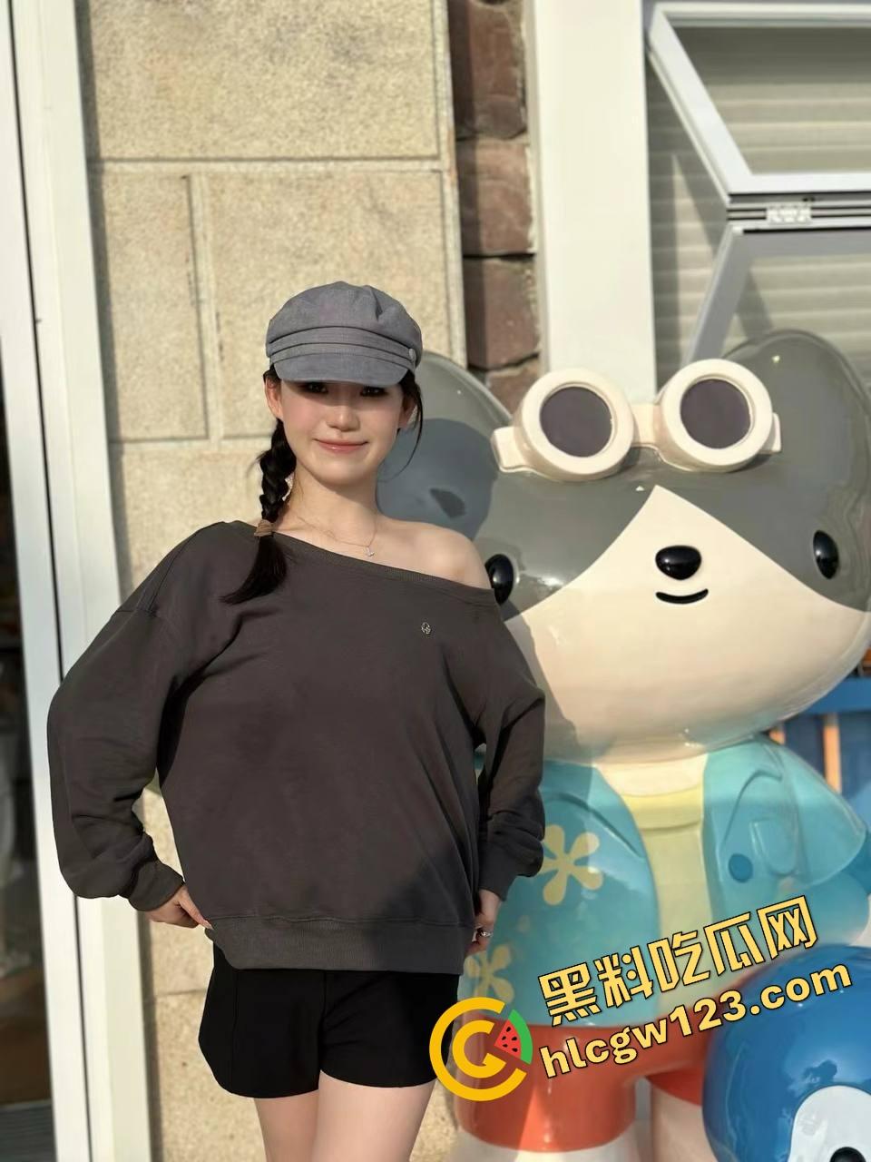 青岛女神【吴雯】表面名媛，私下跪舔金主深喉泪崩，她的喉咙比逼还紧，跪舔的模样比站着还贱！-5