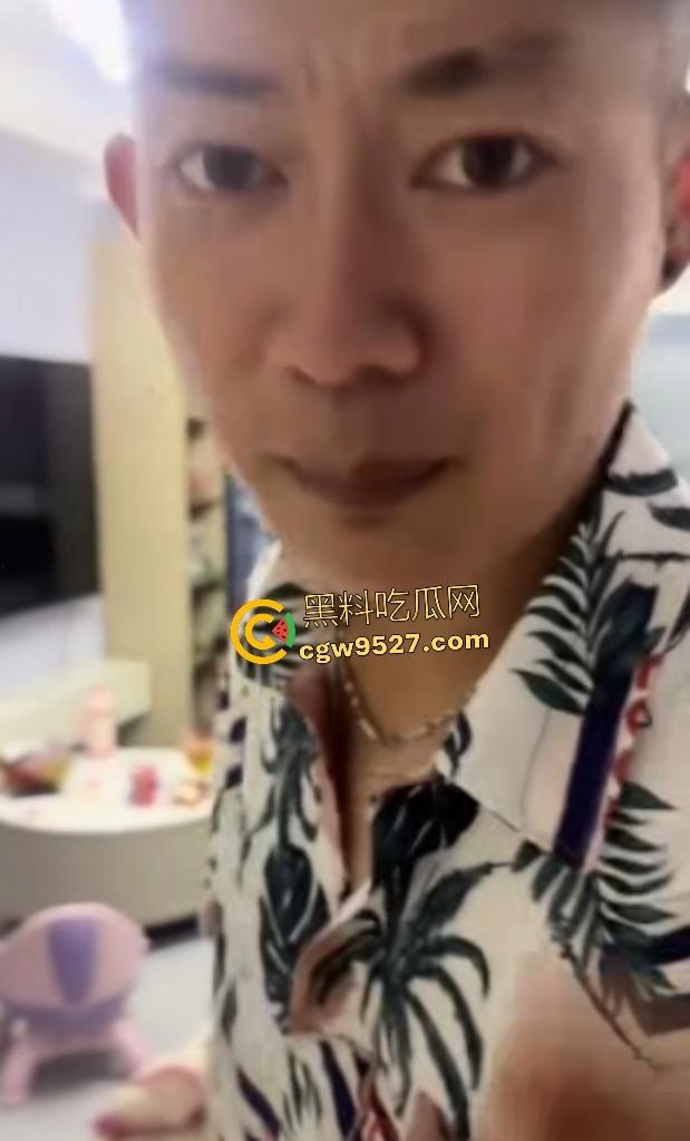 女网友自曝7年婚姻老公出轨！客厅吵架砸东西，吼女儿“爸爸不要你”，全网怒喷活该老公出轨！-5