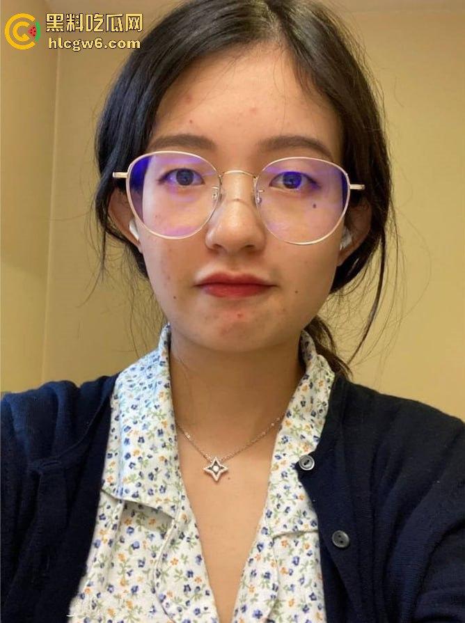 武汉眼镜妹【徐思涵】私密视频泄出！清纯外表下藏着一颗骚到骨子的肉欲灵魂！-8