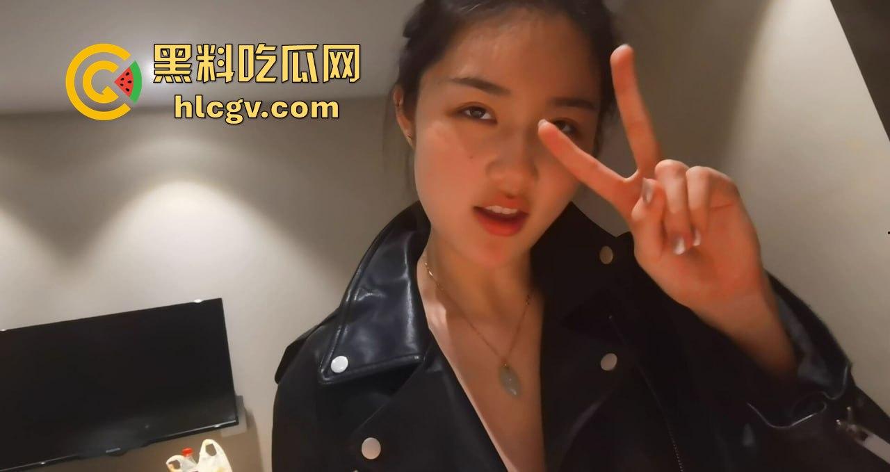 烟台大学生『王亚楠』与男友露脸性爱视频流出！男友骑身上猛进猛出把鸡巴往嘴里捣！速度快到让人看懵！-2