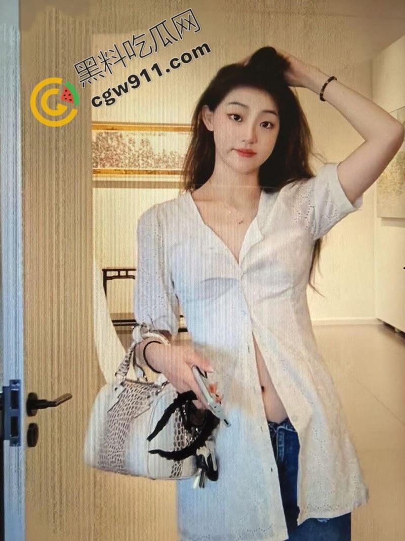 河南安阳甜美少女【刘薇】床上热情如火，与男友性多姿势切换娇喘连连，口交撩人，翘臀后入，令人血脉贲张！-3