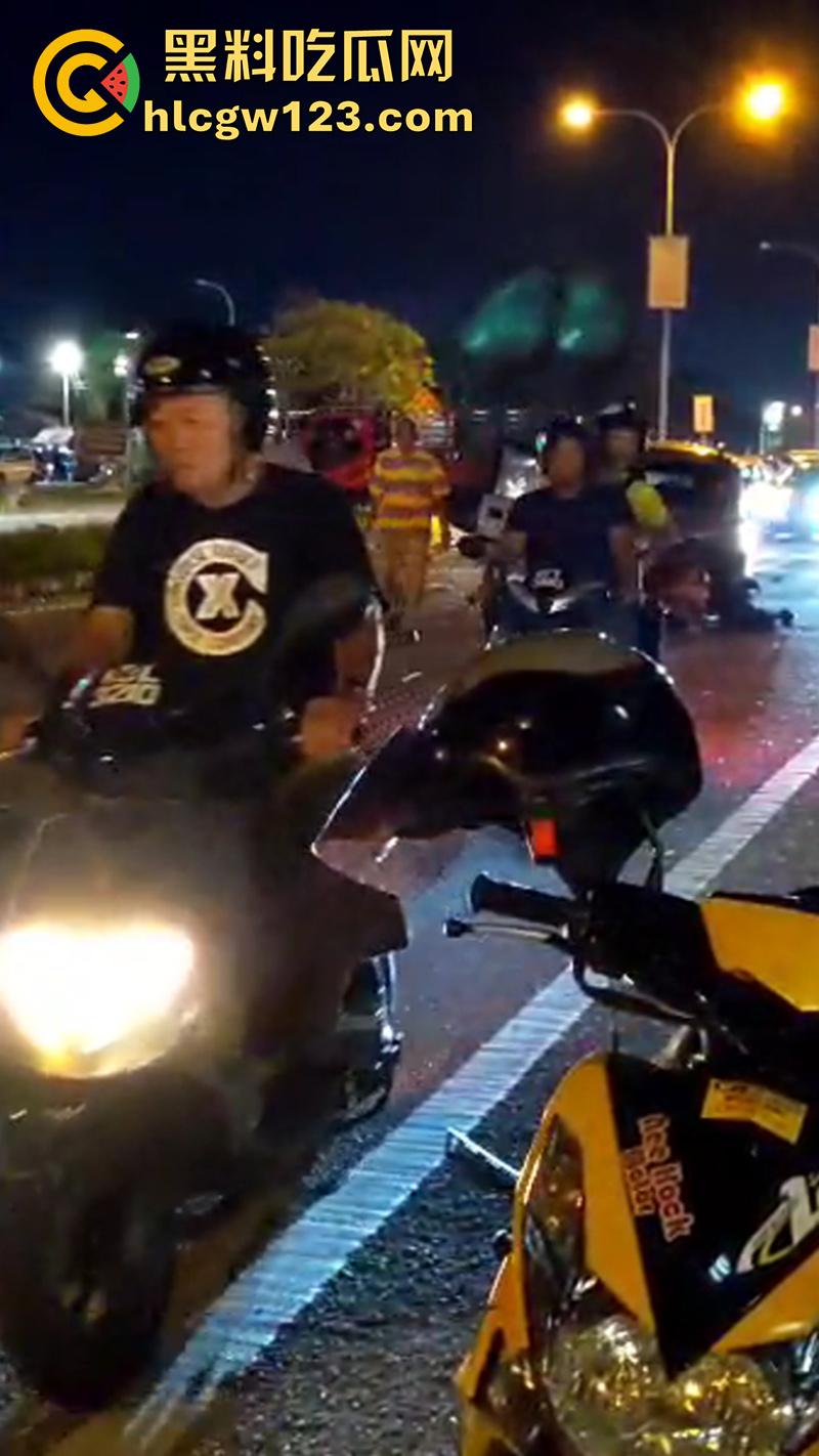 马来西亚血腥车祸现场，华裔驾车相撞导致2死4伤，现场血肉模糊胆小者勿入，现场画面流出！-3