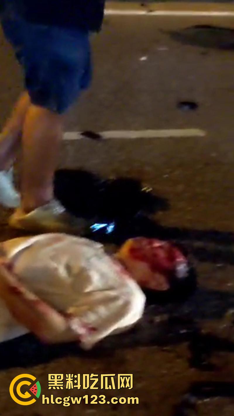 马来西亚血腥车祸现场，华裔驾车相撞导致2死4伤，现场血肉模糊胆小者勿入，现场画面流出！-4