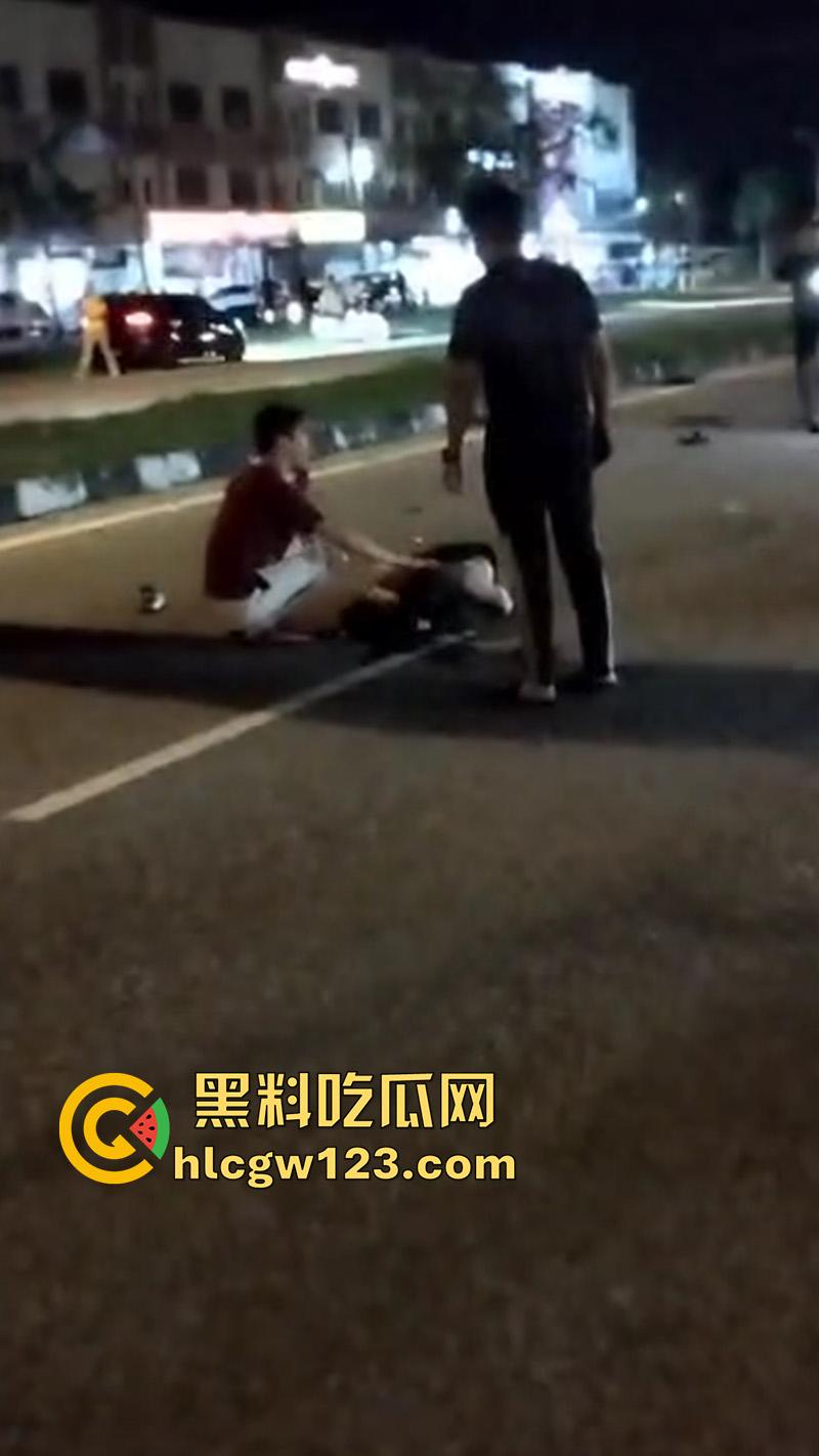 马来西亚血腥车祸现场，华裔驾车相撞导致2死4伤，现场血肉模糊胆小者勿入，现场画面流出！-7